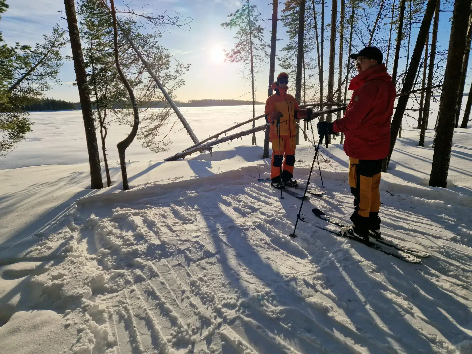 Hiihtovaellus, Patvinsuon kansallispuisto. Hiihtovaellusvarusteet, hiihtovaellus 2026, Varusteet hiihtovaellukselle. talvivaellus,
Hiihtovaellus, revontulet, hiihtovaellus varusteet, hiihtovaellus 2026, hiihtovaelluksella elämyksiä, hiihtovaellus kebnekaisen kierros. Vuokravarusteet, varusteiden vuokraus, talviteltta, talviteltan vuokraus, ahkion vuokraus, opastettu vaellus, ohjattu hiihtovaellus. Hiihtovaellusvarusteet lainaan, hiiihtovaellusvarusteiden vuokraus, talvimakuupussi, talvimakuualusta, keitinlaatikko, bensakeitin, MSR, Thermarest, MSR whisperlite. Jemtlander, Jemtlander ahkio, Jemtlander 17,