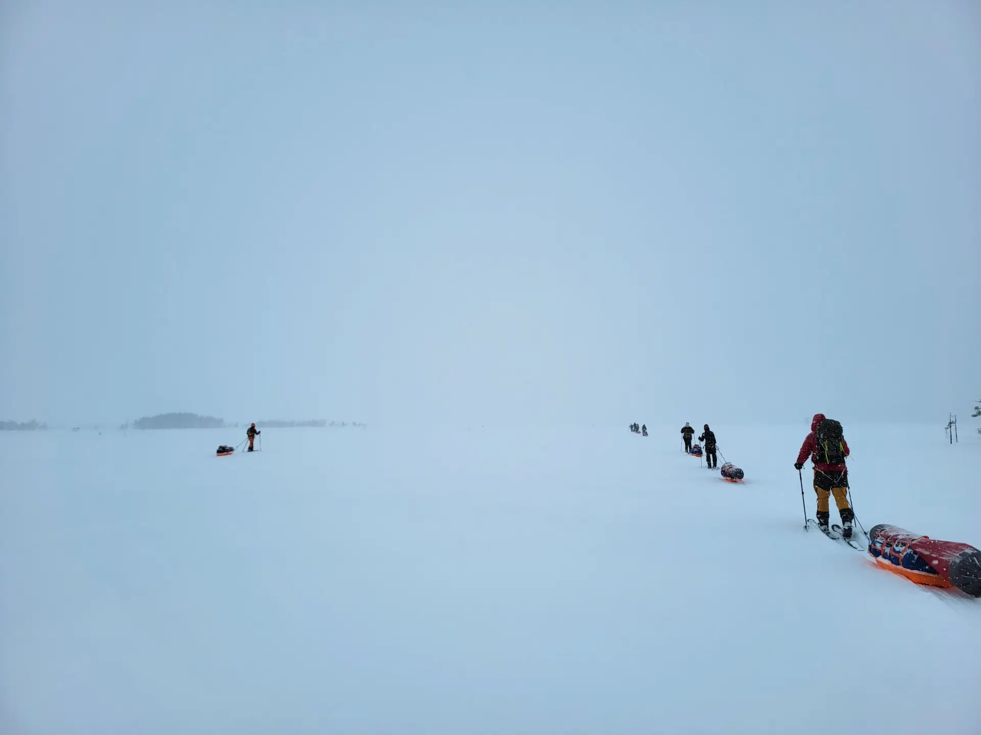 Hiihtovaellus, Patvinsuon kansallispuisto. Patvinsuo, Hiihtovaellusvarusteet, hiihtovaellus 2026, Varusteet hiihtovaellukselle. talvivaellus,
Hiihtovaellus, revontulet, hiihtovaellus varusteet, hiihtovaellus 2026, hiihtovaelluksella elämyksiä, hiihtovaellus kebnekaisen kierros. Vuokravarusteet, varusteiden vuokraus, talviteltta, talviteltan vuokraus, ahkion vuokraus, opastettu vaellus, ohjattu hiihtovaellus. Hiihtovaellusvarusteet lainaan, hiiihtovaellusvarusteiden vuokraus, talvimakuupussi, talvimakuualusta, keitinlaatikko, bensakeitin, MSR, Thermarest, MSR whisperlite. Jemtlander, Jemtlander ahkio, Jemtlander 17,