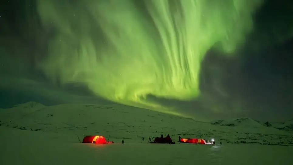 Revontulia tunturissa, gappohytta, barras, isdalen, Kolmen valtakunnan hiihtovaellus. Kolme valtakuntaa. Ruotsin suurtunturit. Hiihtovaellus 2026, Haltin huipulta Käsivarren erämaa, talvivaellus, kaamosvaellus, talviretkeily. hiihtovaellus haltille, halti, hiihtovaellus halti, haltin talvireitti, talvireitti käsivarren erämaa, hiihtovaellusvarusteet,
Hiihtovaellus, Patvinsuon kansallispuisto. Patvinsuo, Hiihtovaellusvarusteet, hiihtovaellus 2026, Varusteet hiihtovaellukselle. talvivaellus,
Hiihtovaellus, revontulet, hiihtovaellus varusteet, hiihtovaellus 2026, hiihtovaelluksella elämyksiä,  hiihtovaellus kebnekaisen kierros. Vuokravarusteet, varusteiden vuokraus, talviteltta, talviteltan vuokraus, ahkion vuokraus, opastettu vaellus, ohjattu hiihtovaellus. Hiihtovaellusvarusteet lainaan, hiiihtovaellusvarusteiden vuokraus, talvimakuupussi, talvimakuualusta, keitinlaatikko, bensakeitin, MSR, Thermarest, MSR whisperlite. Jemtlander, Jemtlander ahkio, Jemtlander 17, 