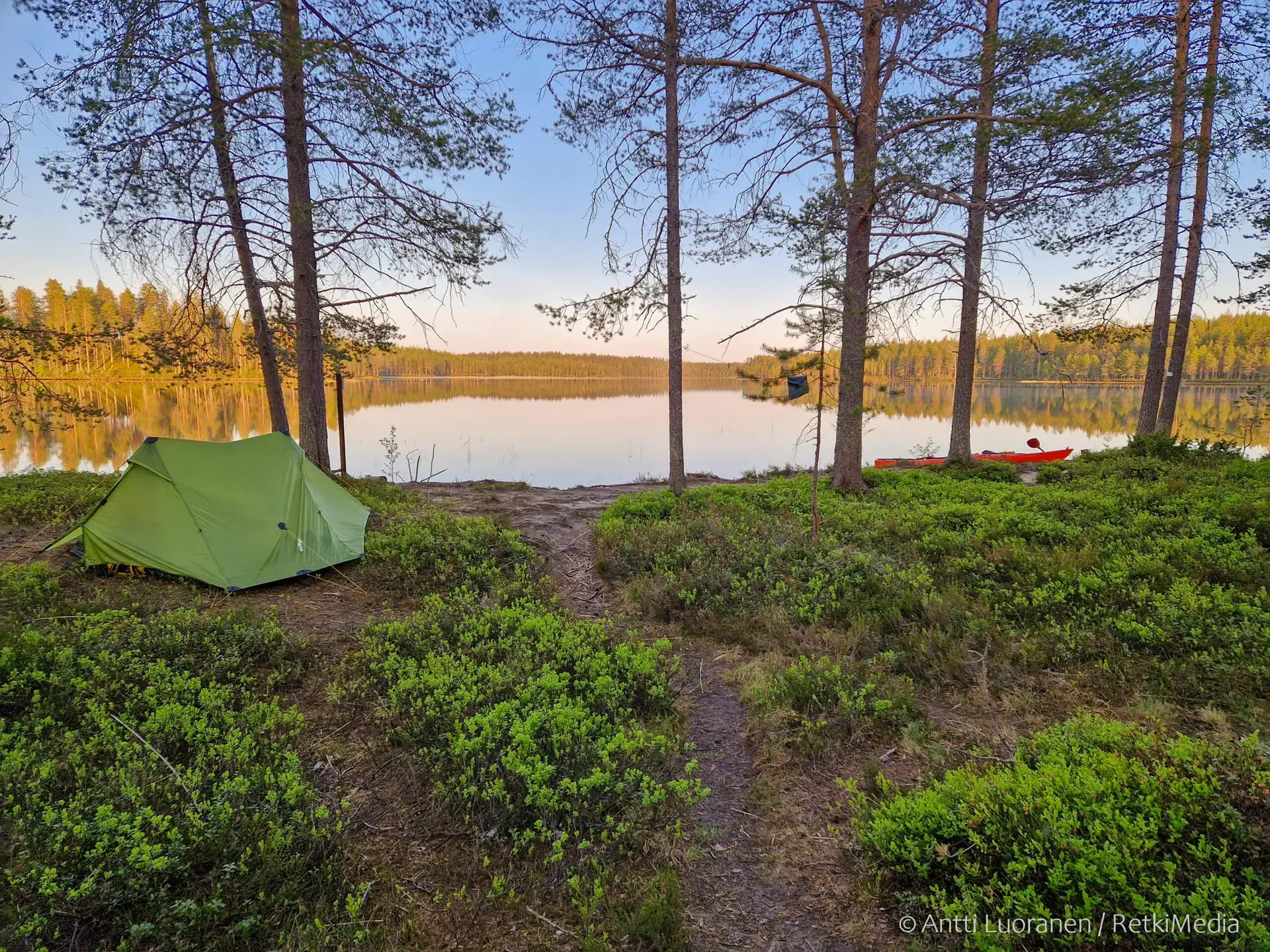 Yötön yö, melontavaellus 2026, Hossa, keskikesä, elokuu, Suomen kesä, elämys, melontavaellus. Hossan kansallispuisto, kansallispuisto, perinnemaisema, kansallismaisema. Kajakki. Melontaretki,